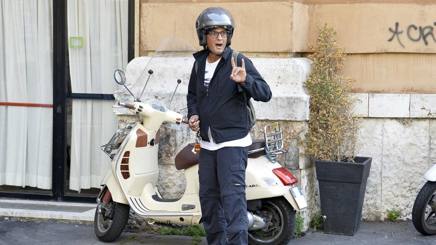 Fiorello, Incidente In Scooter: Trauma Cranico, Investito Un Pedone ...